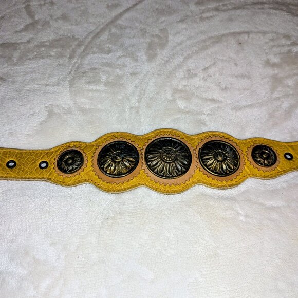 Women golden yellow/tan medallions leather belt - Picture 2 of 3